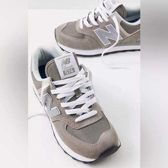 Women’s New Balance 574, Grey and White, Size US 8 - Picture 3 of 17